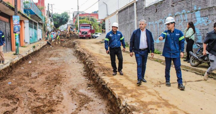 MEJORAN VIALIDADES Y SERVICIOS EN CUERNAVACA: ALCALDE SUPERVISA OBRA EN LA COLONIA ADOLFO LÓPEZ MATEOS